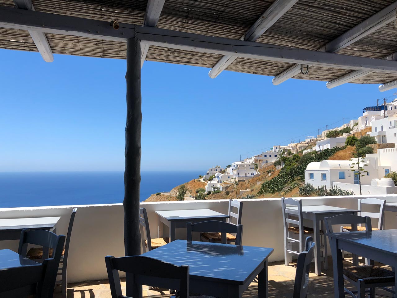 Η βεράντα στο Αρμενάκι τις πρωινές ώρες